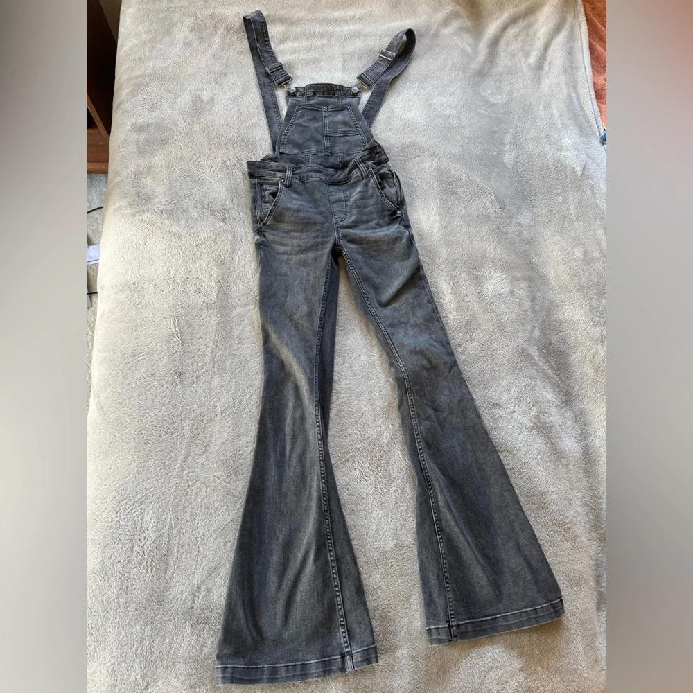 Free People We The Free Black Carly Mid Rise Flare Overalls Size 24 - Picture 2 of 11